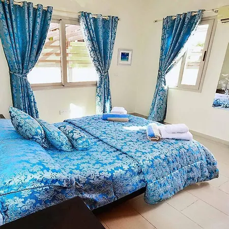 Golden Coral Villa Peyia