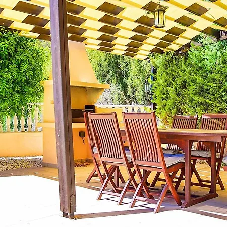 Golden Coral * Peyia