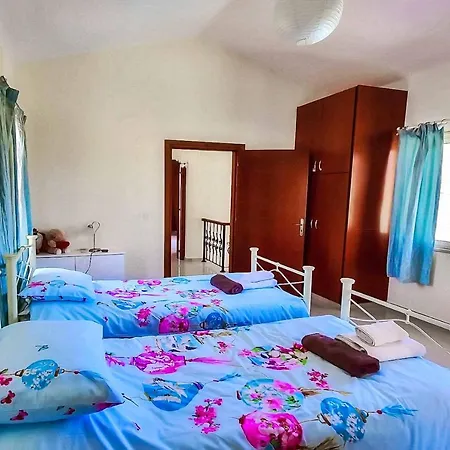Golden Coral Villa *