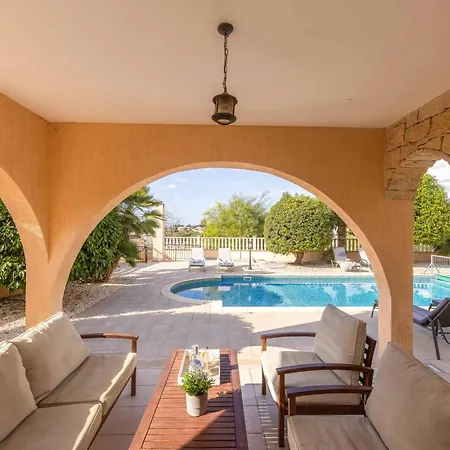 Golden Coral Villa Peyia