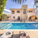 Golden Coral Villa Peyia