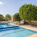 Golden Coral Villa *