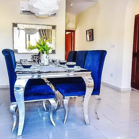 וילה Golden Coral