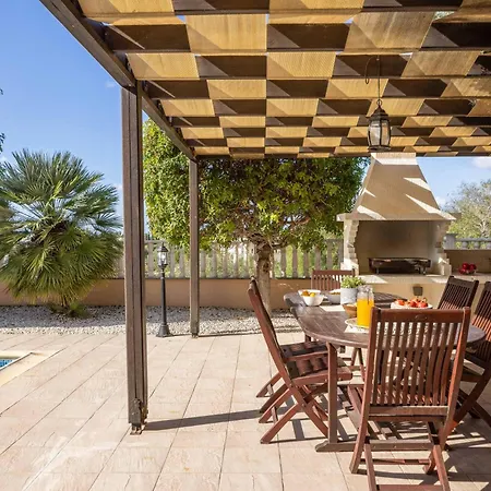 Golden Coral Villa *