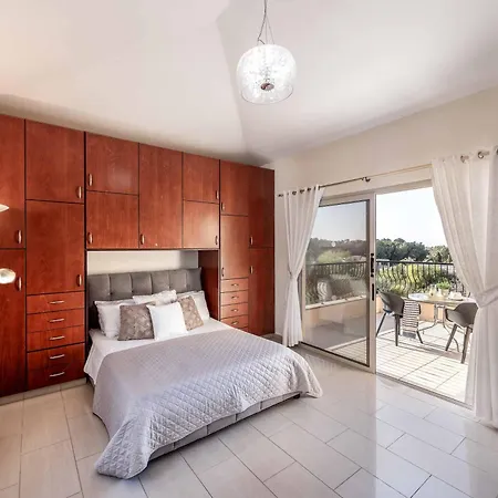 Villa Golden Coral Peyia