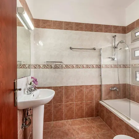 Golden Coral Villa *