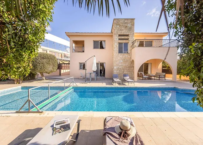 Golden Coral Villa Peyia