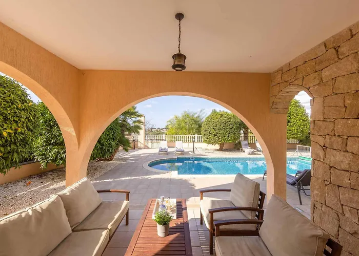 Golden Coral Villa Peyia