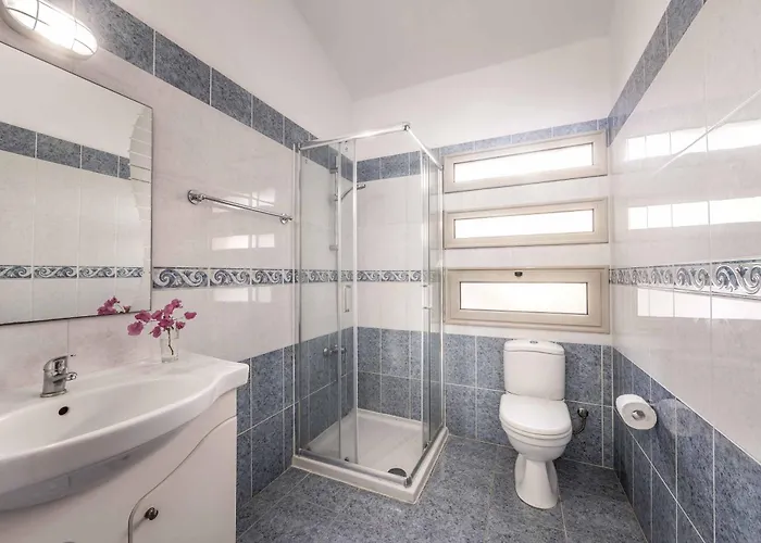 Golden Coral Villa *