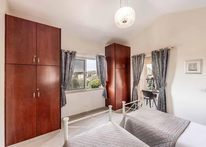 Golden Coral Villa Peyia