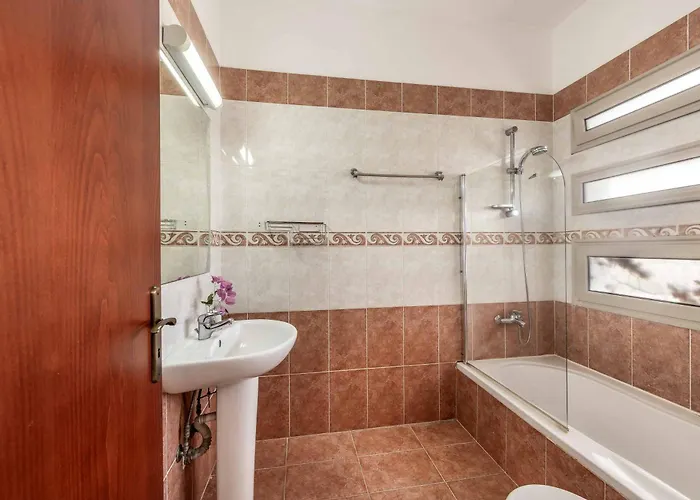 Golden Coral Villa *